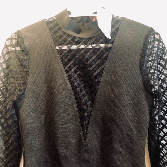 WOW Couture Dress w/Deep V - Picture 4 of 7